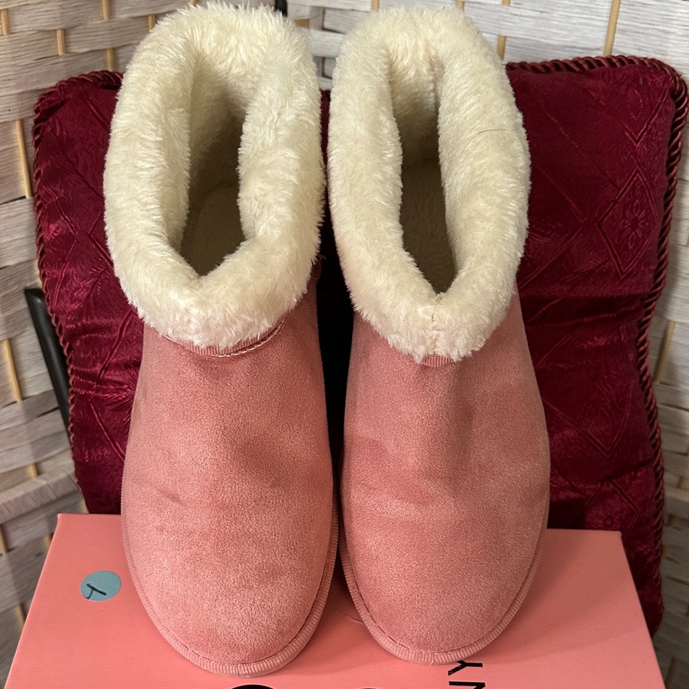 Cozy Pink Women's ankle boots!Worn once,soft and comfortable.